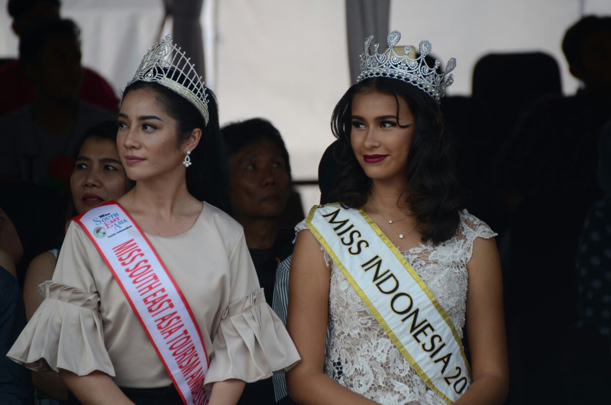 Miss Indonesia 2017 dan Miss Southeast Asia Tourism di Jember Fashion Carnaval