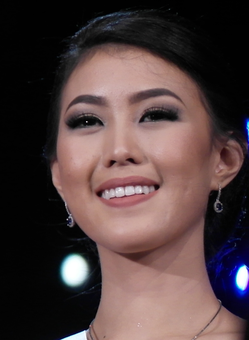 Natasha Mannuela di panggung Miss World 2016 — meraih Top 11