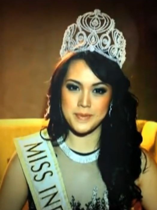 Vania Larissa dalam sesi foto promosi Miss World 2013