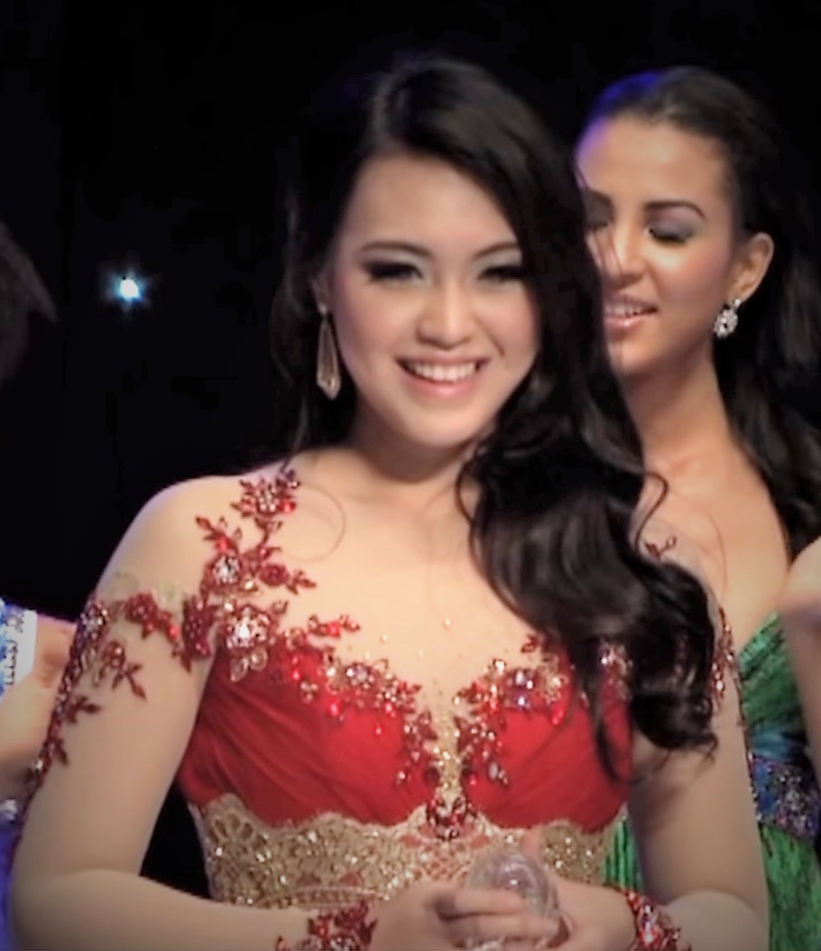 Vania Larissa (Indonesia) tampil di kompetisi talent Miss World 2013 Bali